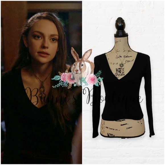 Hope Mikaelson's H&M Black Ribbed Top Legacies - Picture 1 of 7